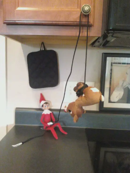 simple, easy, and FUNNY Elf on the Shelf idea for tonight