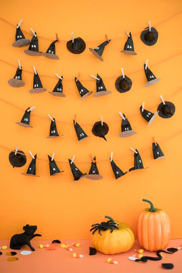 Halloween DIY Countdown Calendar tutorial - cute idea to count down the days until Halloween!