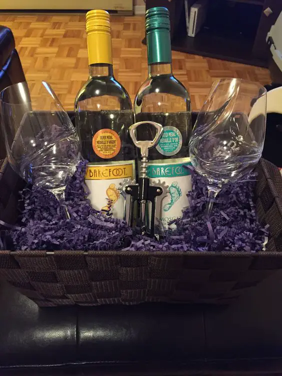 Creative DIY wine gift ideas