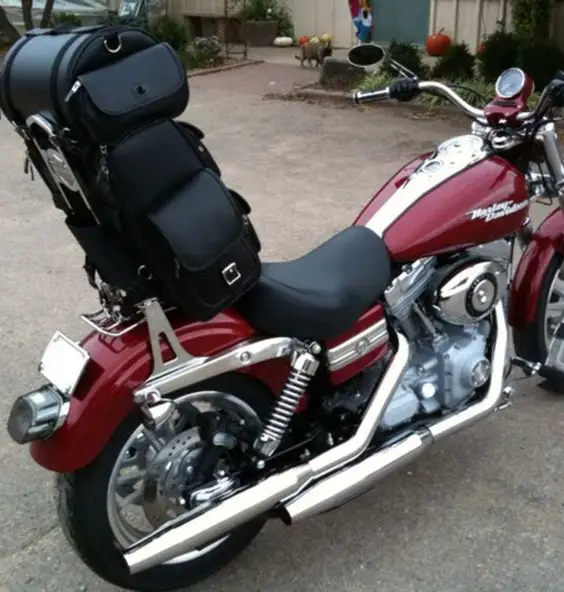 Love the sissy bar bags on this Harley (sissy bar bags for motorcycles)