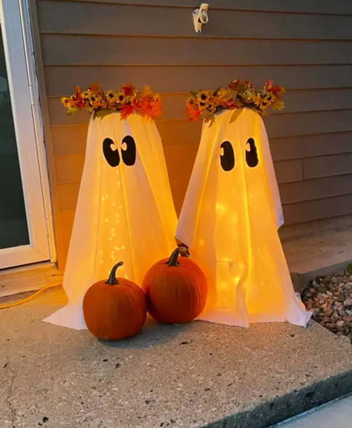 DIY Halloween front porch decorating ideas - super cute and EASY tomato cage ghosts with string lights