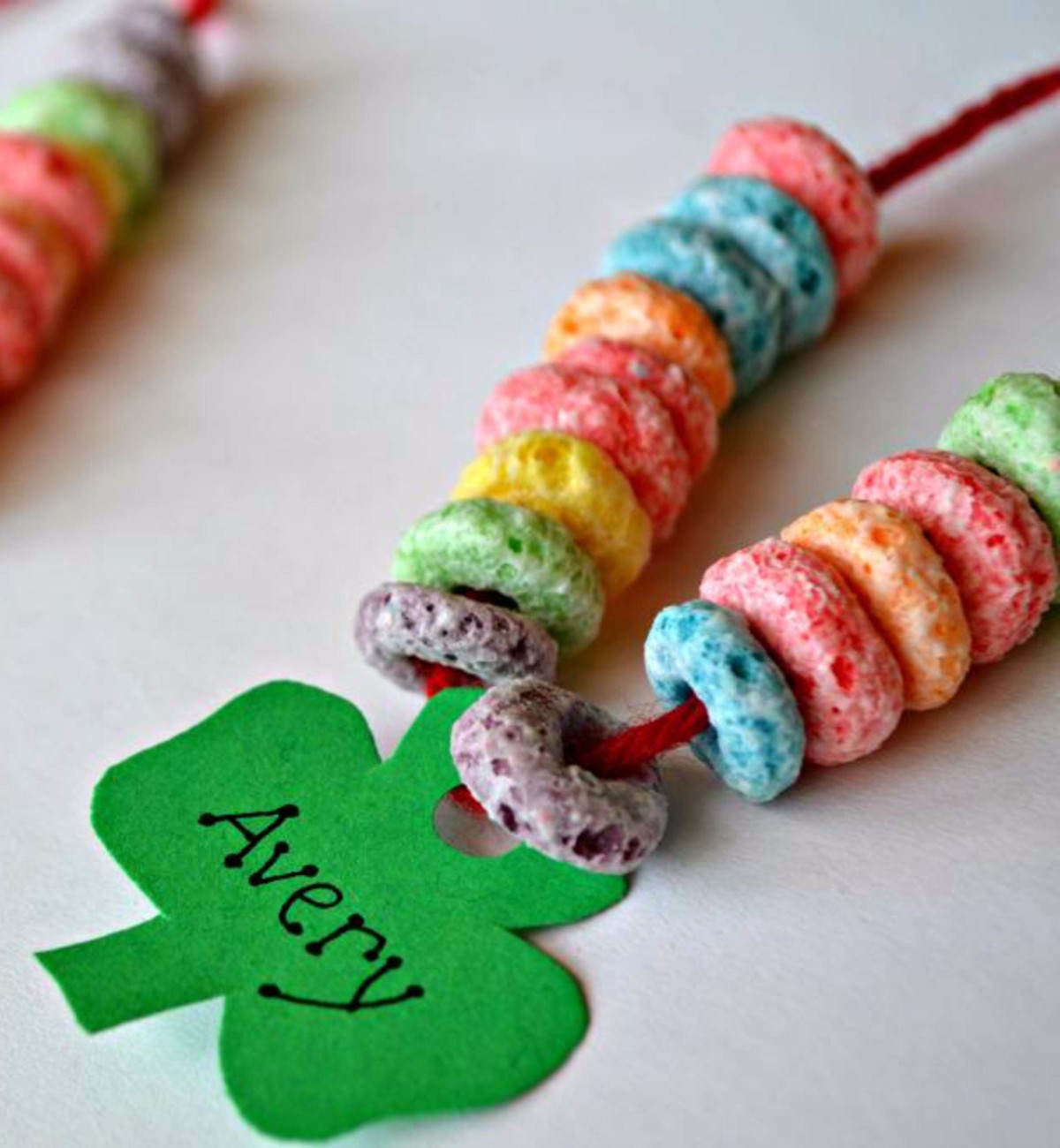 St Patrick's Day Crafts for Kids - Fun and easy St patricks Day craft ideas for toddlers, preschool, kindergarten, pre-k, Sunday school, classroom and home