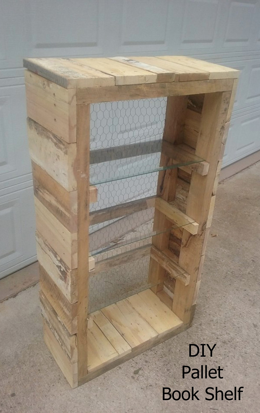 This is just plain CLEVER - it's a DIY bookshelf made out of pallet wood.  Chicken wire for the backing and glass for the shelves.  What an easy DIY pallet idea!