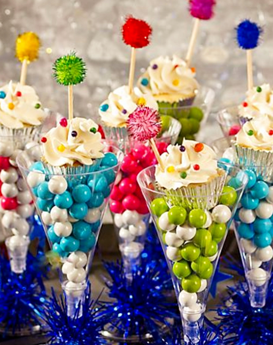 Family-friendly New Years Eve ideas - Love these ideas for kids and families on New Years Eve! Make a special candy treat to celebrate the New Year - the kids will love it!