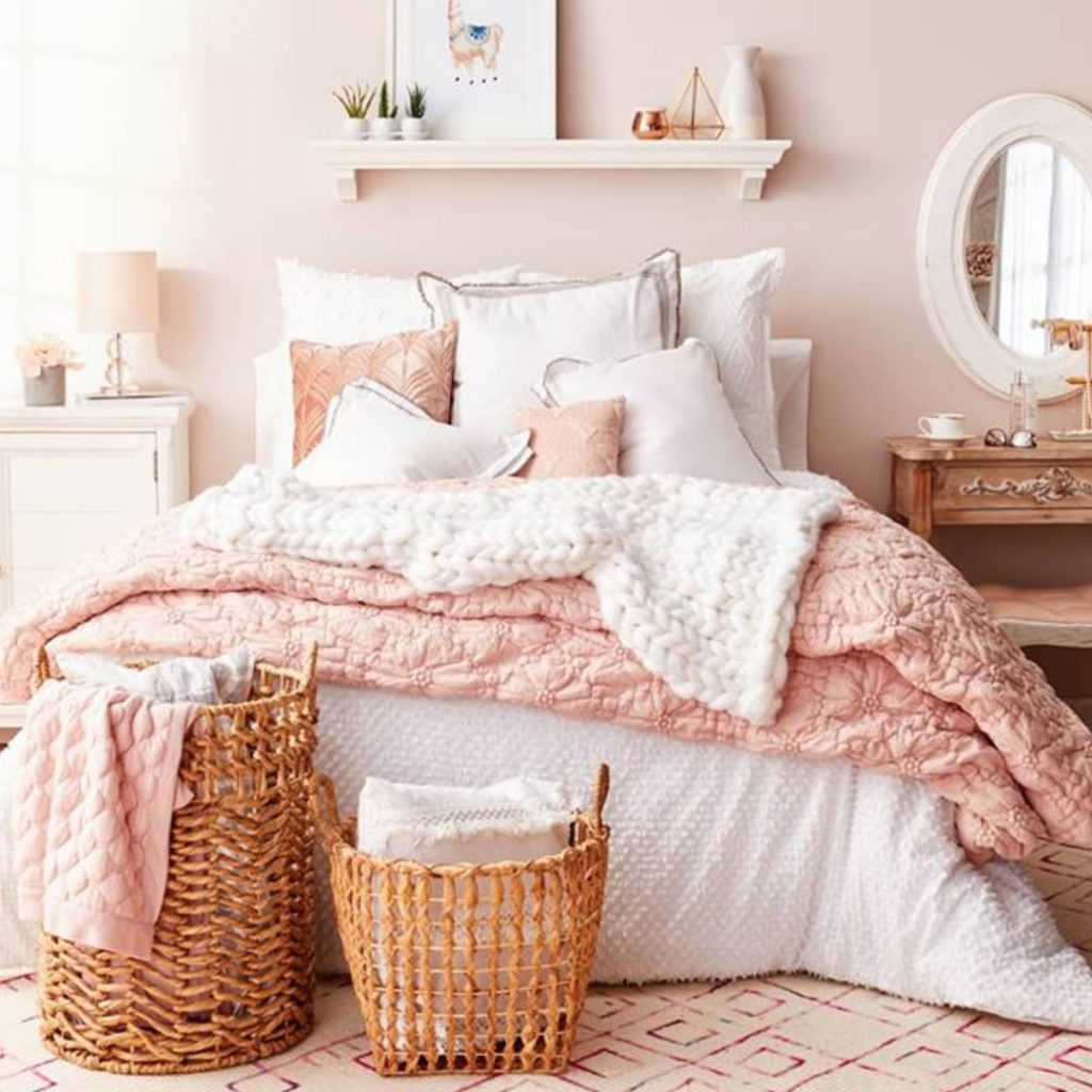 Blush Pink Bedroom Ideas - Dusty Rose Bedroom Decor and ...