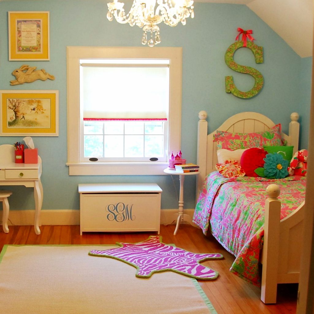 Little Girl's Bedroom Decorating Ideas and Adorable Girly Canopy Beds ...