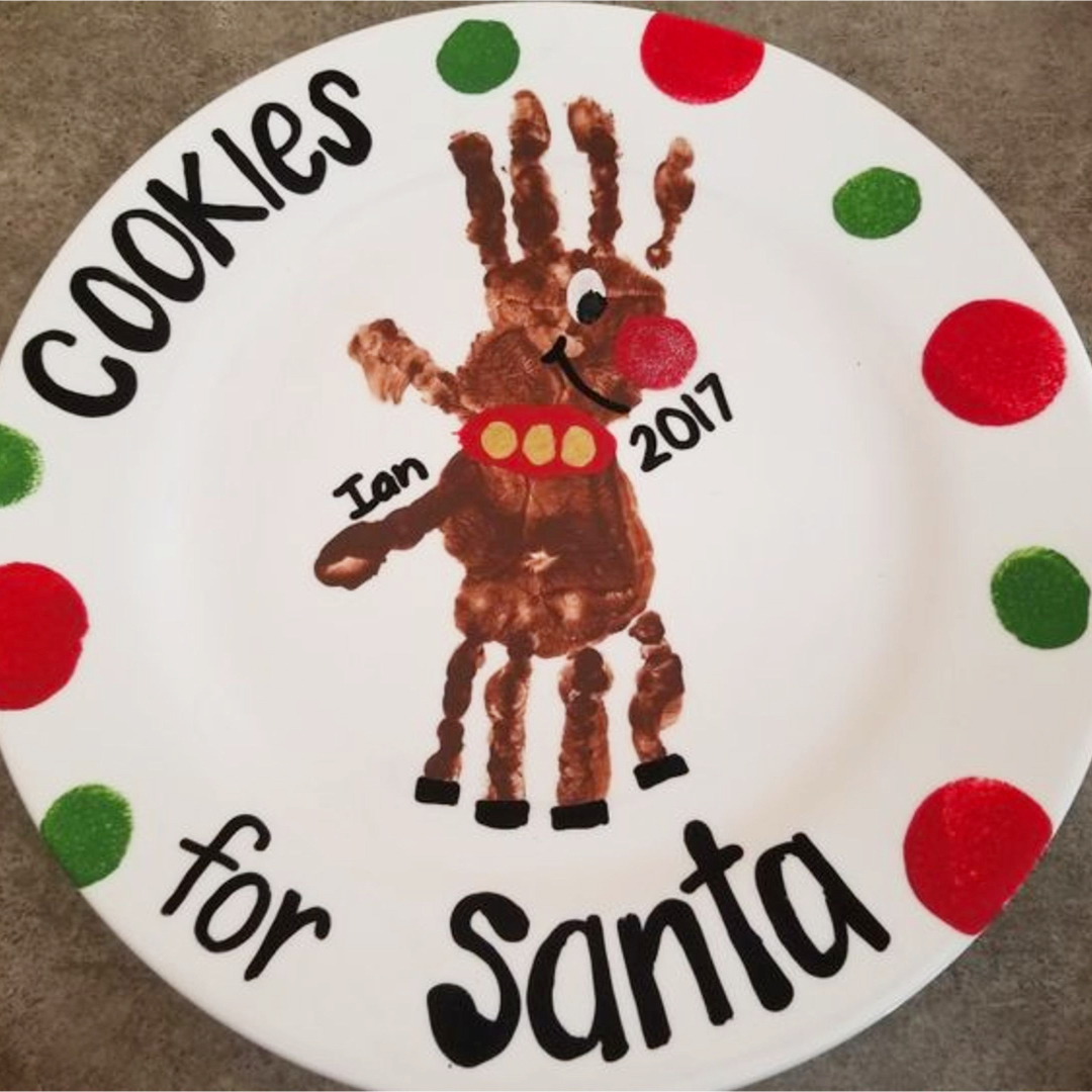 Christmas crafts for kids - Cookies for Santa plate made with childs handprint as a reindeer - cute! #diycrafts #craftsforkids #christmascrafts 
