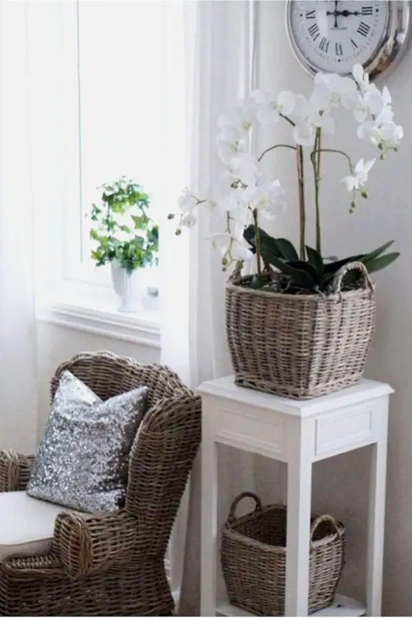Entryway decor ideas - Home Decor on a Budget - Charming house decorating ideas for home decorating on a budget - best charming home decor ideas on Pinterest including french country decorating, charming and sophisticated living rooms (and gorgeous elegant small living room ideas in farmhouse cottage decor style and traditional country decor) - romantic decorating ideas with charming house decoration items for your small cozy home or apartment