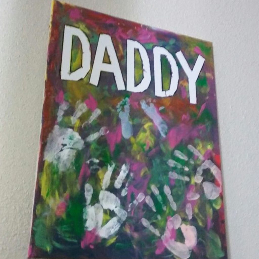 Fathers Day Crafts for Preschoolers, Toddlers and kids of all ages.  Easy Crafts for Kids to Make for Dad for Father's Day or his Birthday #craftsforkids #giftsfordad #momhacks
