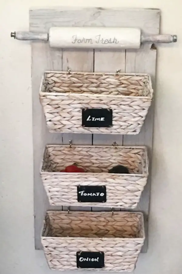 wall mounted fruit basket DIY ideas, PICTURES and tutorial to make a wall mounted fruit and vegetable basket for your kitchen wall
