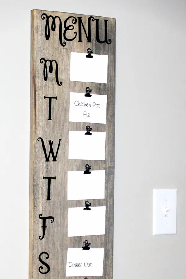 Easy DIY Rustic Meal Planning Board for the Wall - cute weekly meal planner - Easy DIY Rustic Home Decor Ideas on a Budget