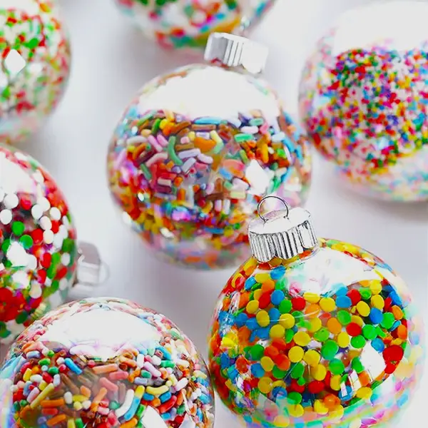 Easy Christmas ornaments to make as gifts or for your tree - Fill clear Christmas ball ornaments with sprinkles and other brightly colored candy.  FUN and so cute!