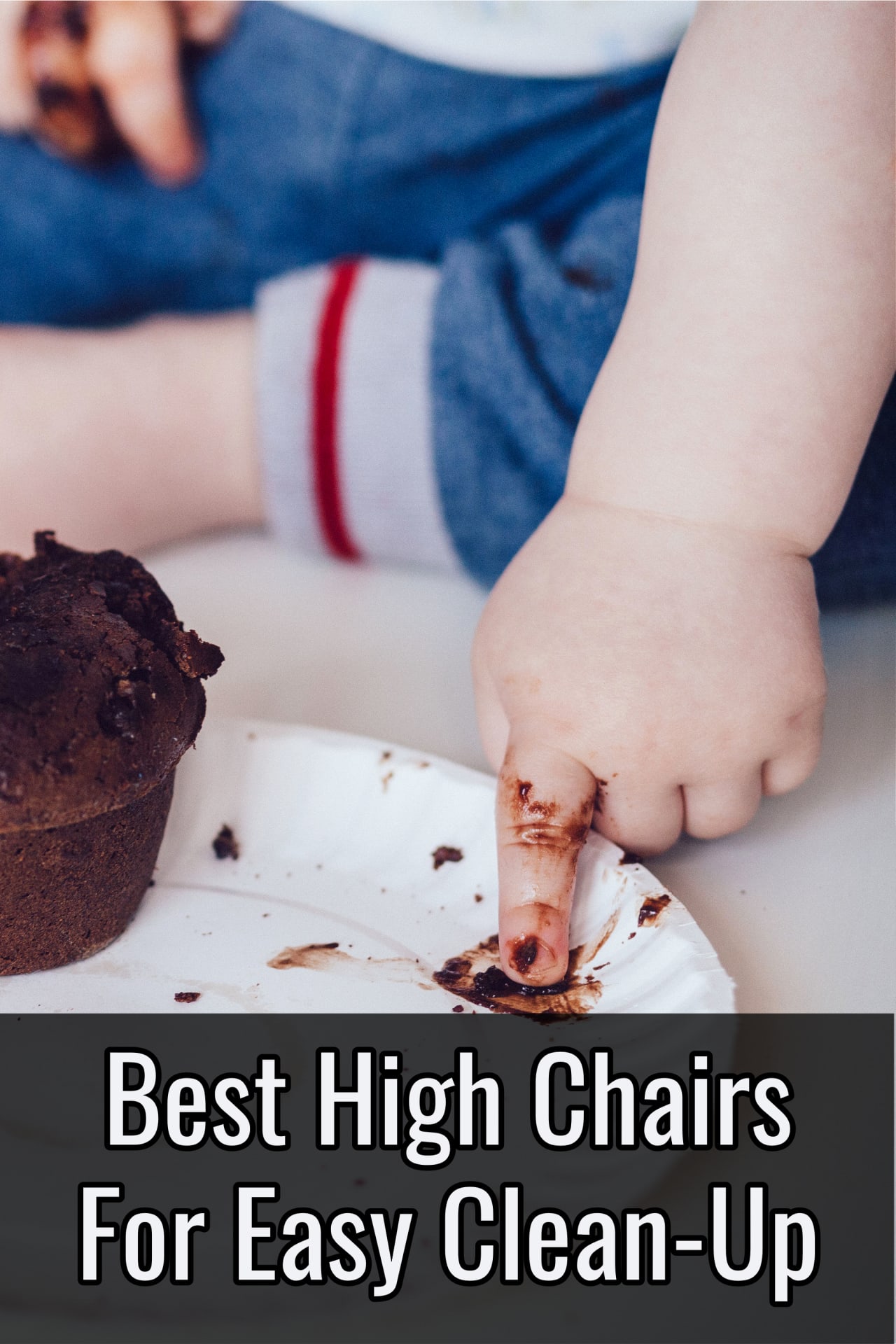 New Mom Advice:  Best High Chair for EASY Clean Up - starting baby on solids and first foods?  These easy to clean high chairs are mom favorites and great for small spaces