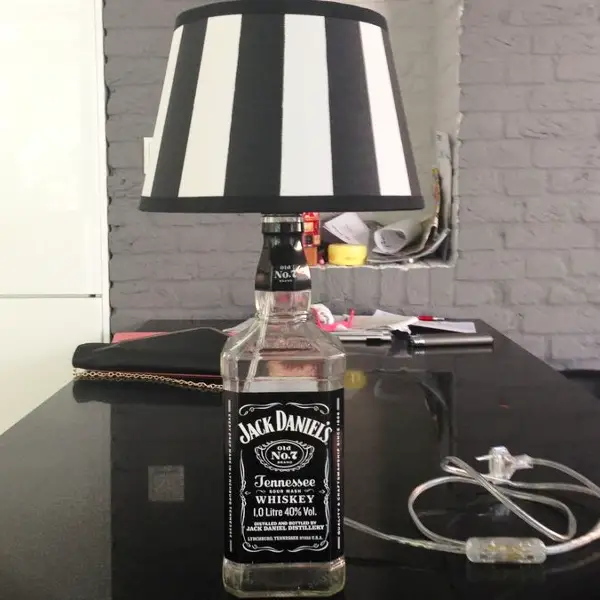Jack Daniels Bottle Crafts - DIY whiskey bottle lamp made from empty Jack Daniels bottles