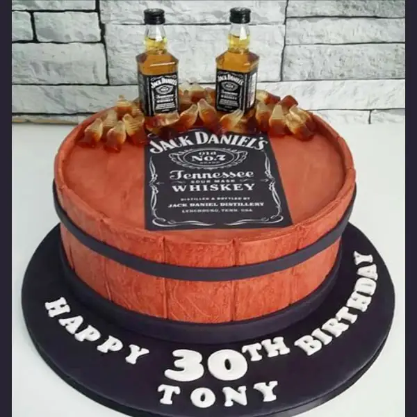 Jack Daniels Bottle Crafts - DIY Jack Daniels birthday cake idea