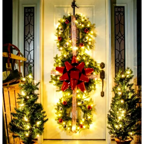 Christmas front porch and door decorating ideas - DIY Christmas wreath trio