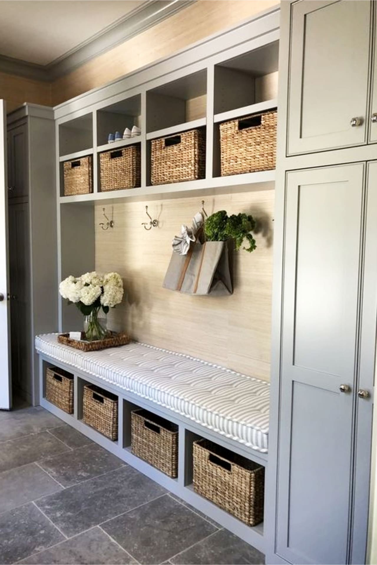 mudroom ideas - farmhouse mudroom ideas and country style entryway mud rooms (love the mudroom paint colors!)