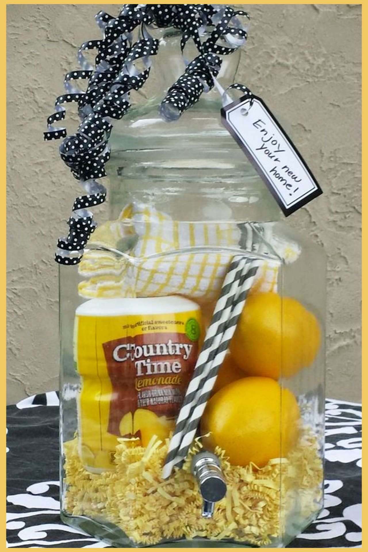 Housewarming Gifts For First Time Homeowners in Their First Home -Unique DIY Housewarming Gift Ideas and DIY Housewarming Gift Baskets They'll Love - First Time Home Buyer Gift Basket - lemonade gift basket ideas