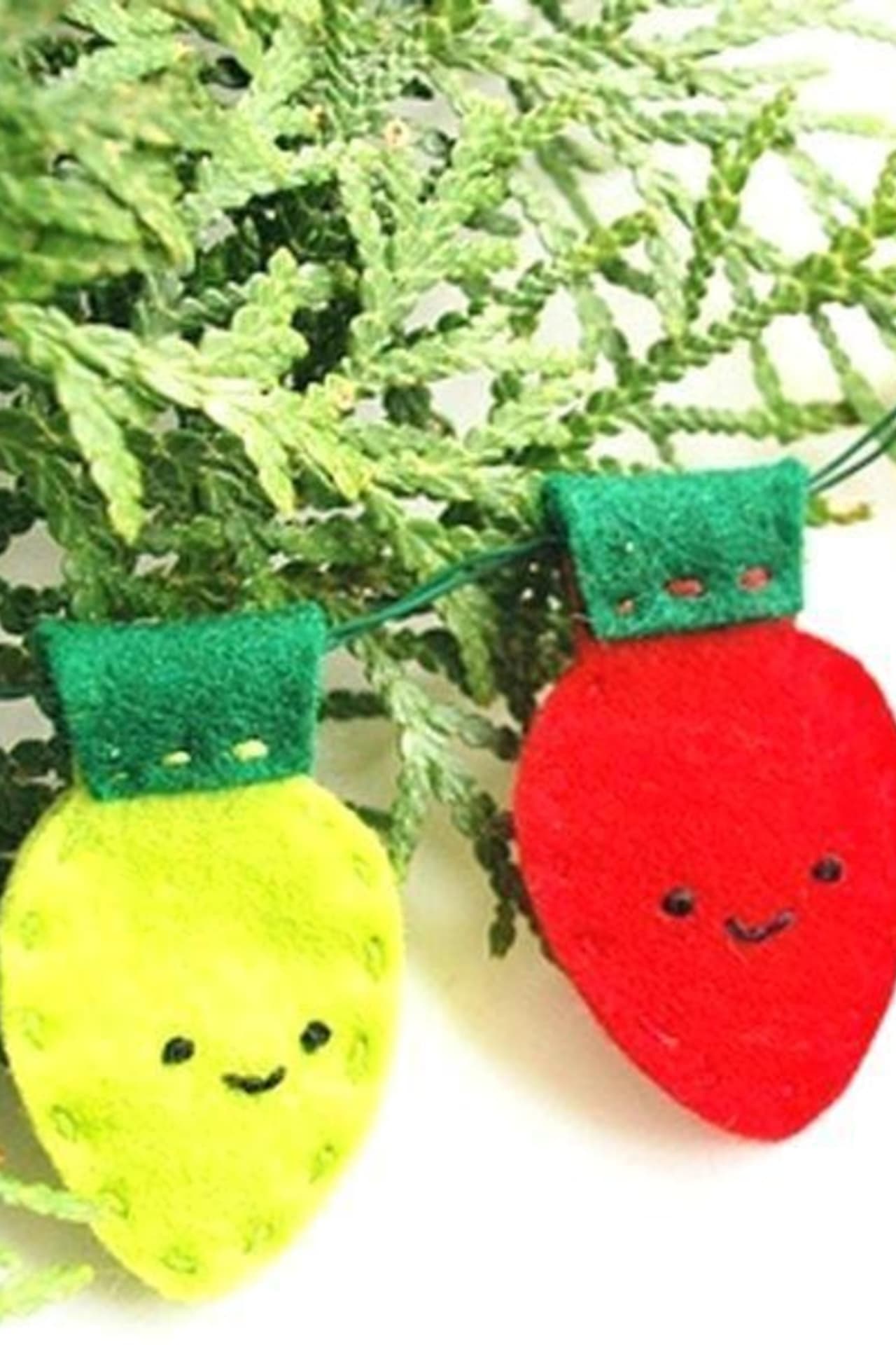 Felt crafts for Christmas - cheap and easy DIY Christmas Tree decorations