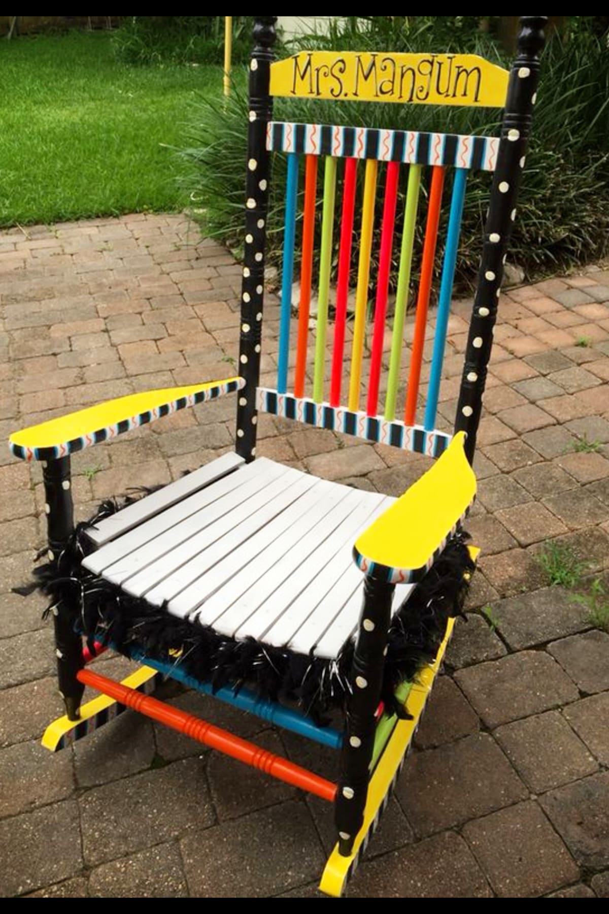 Preschool teacher reading chair - Painted rocking chairs DIY project to try and make for the classroom