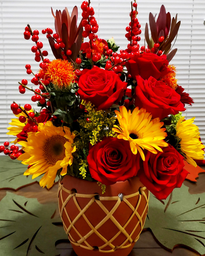 Thoughtful hostess gift ideas - DIY fall flowers arrangement for a table centerpiece - perfect for Thanksgiving